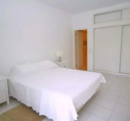 Sleeps 4 With Pool Air Con And Wifi Appartement