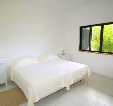 Apartmán Sleeps 4 With Pool Air Con And Wifi *