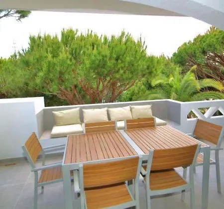 Sleeps 4 With Pool Air Con And Wifi Daire
