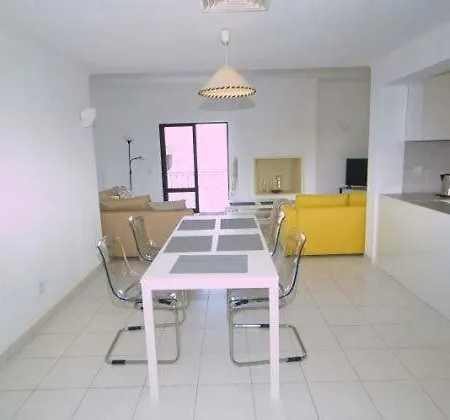 Sleeps 4 With Pool Air Con And Wifi